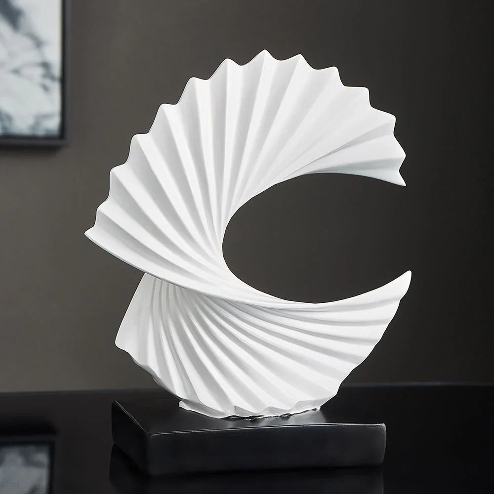 Stilvolle Halbmond-Skulptur – Elegante Mond Deko für Zuhause & Büro
