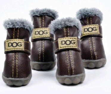 Kuschelige Hundeschneestiefel im Leder Look
