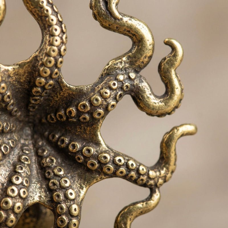 BrassWave - Kunstvolle Oktopus-Skulptur aus Messing für stilvolle Dekoration 1