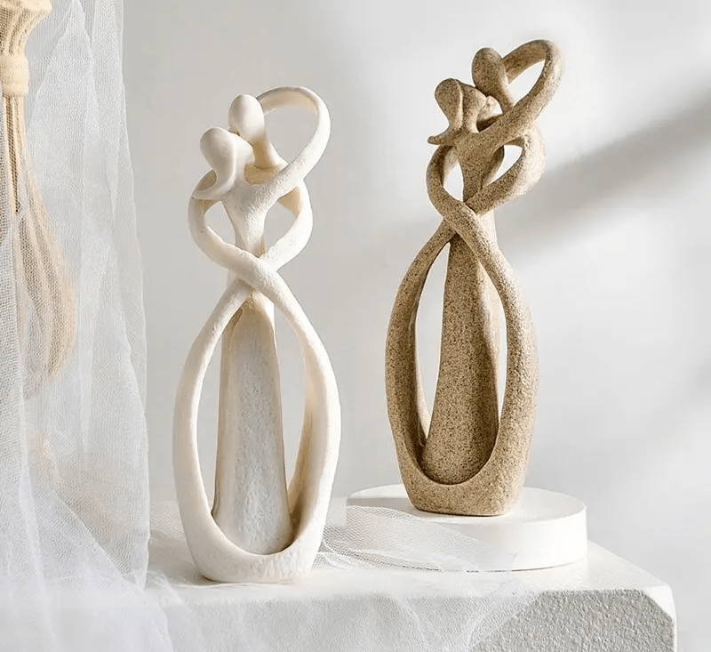 Ewige Umarmung – Abstrakte Skulptur für Liebe & Eleganz