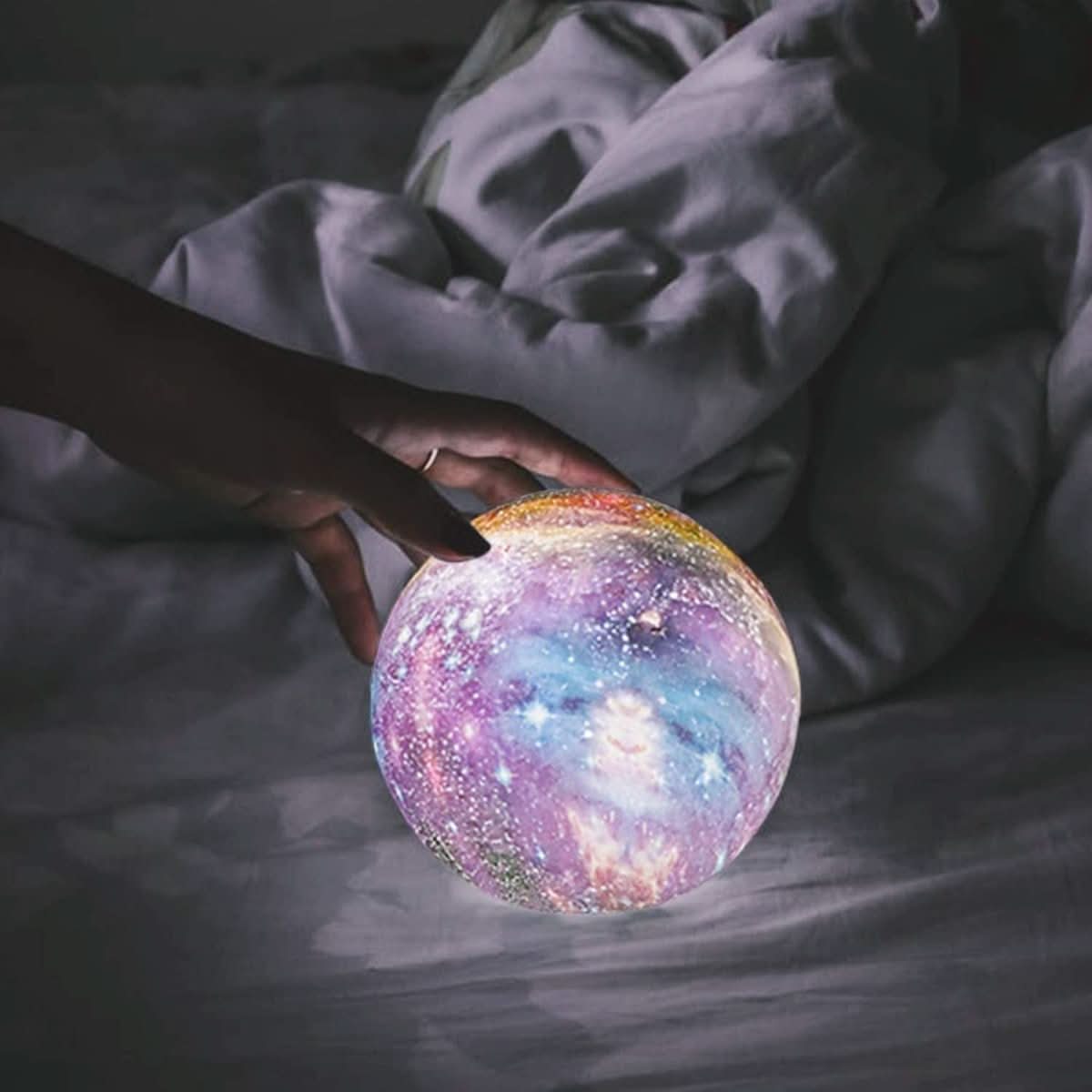 Galaxie Mondlampe – 3D-Mondlampe mit 16 Farben und Holzständer für Stimmungsvolle Beleuchtung