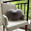 HEARTLUX – Weiches Herzkissen aus Kunstfell für moderne Wohndekoration 9