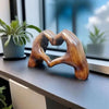 LiebeSkulptur Holz – Handgefertigte Dekofigur Aus Holz Für Ein Liebevolles Zuhause