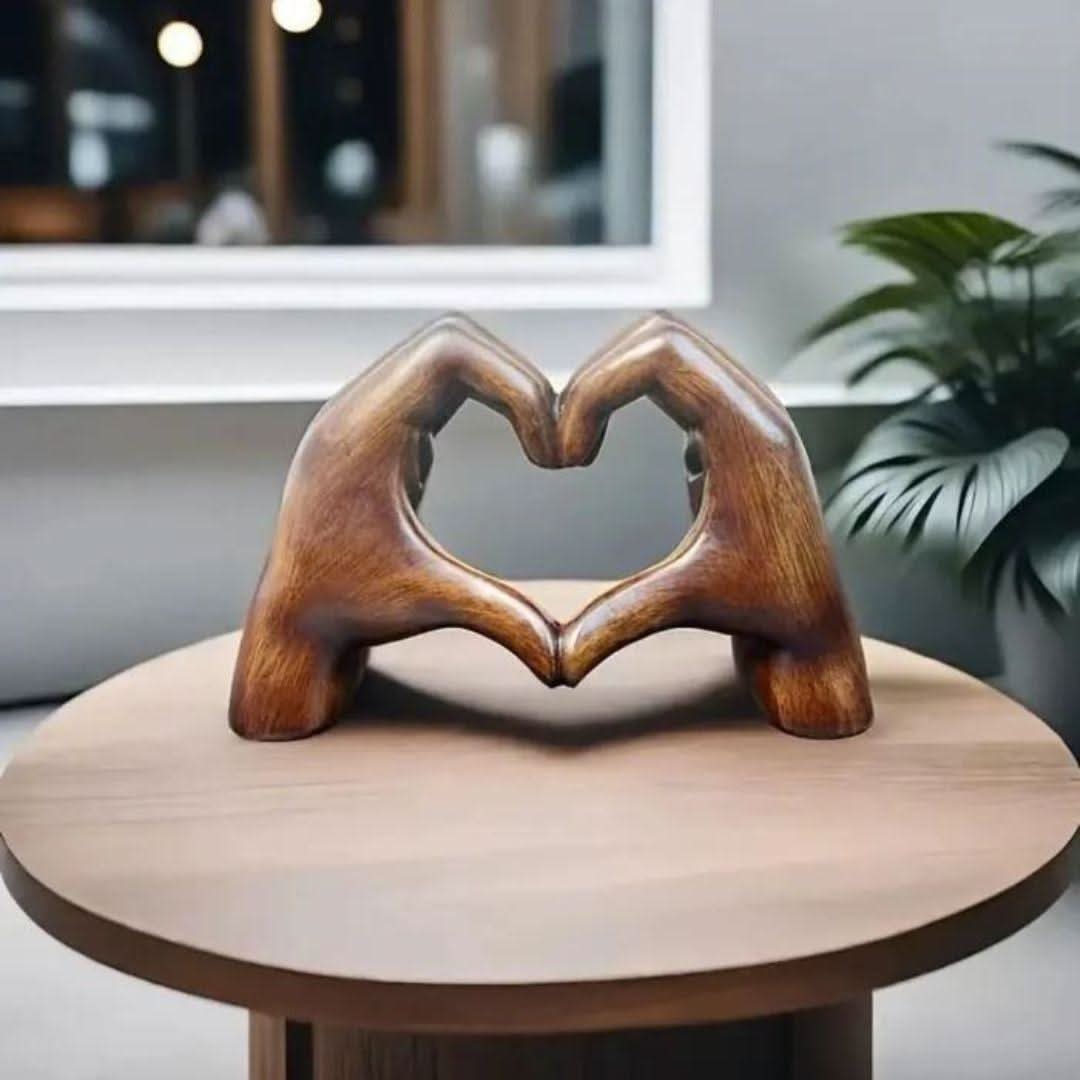 LiebeSkulptur Holz – Handgefertigte Dekofigur Aus Holz Für Ein Liebevolles Zuhause