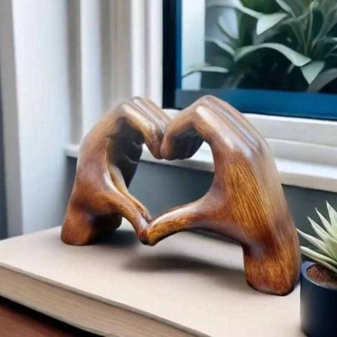 LiebeSkulptur Holz – Handgefertigte Dekofigur Aus Holz Für Ein Liebevolles Zuhause