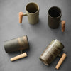 Nordische Design-Tasse – Minimalistische Keramiktasse mit Holzgriff