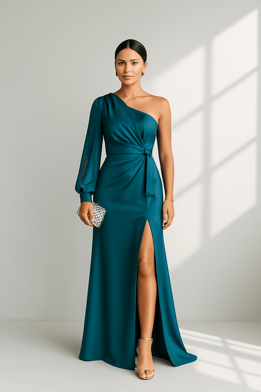 SCULPTA Ein-Schulter Kleid – Weibliche Silhouette Mit Drapierung & Frontschlitz Aus Seide