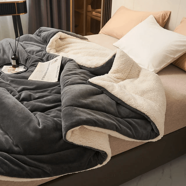 SOFTHUG LUXE – Plüschige Flanell-Fleecedecke für Komfort und Stil 2