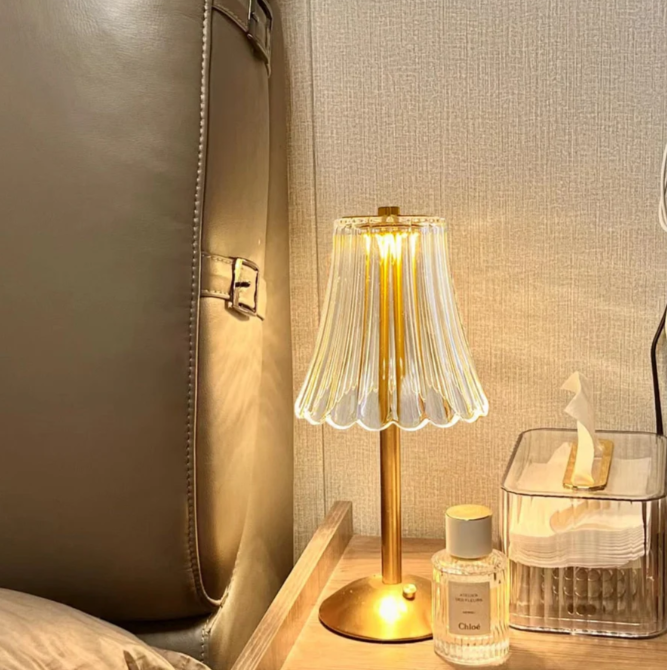 Wiederaufladbare USB-LED-Tischlampe im Retro-Design