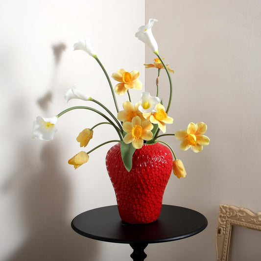 STRAWBERRY Vase – Verspielte Keramikvase in Erdbeerform