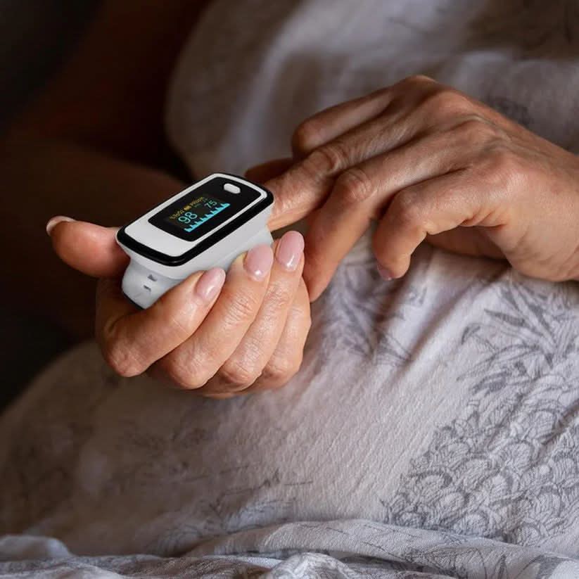 UltraLite Digitaler Fingerpuls Oximeter – Präzise Messung & Kompakt für Zuhause und unterwegs-2